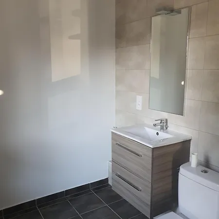 Apartment F2 *